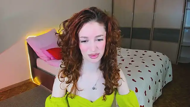 ChristinaConteeree online show from April 2026 07:18:02 PM