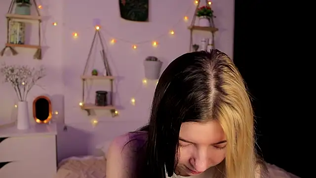 Snapshot of EmmieBlade chatting on October 2025 07:14:01 PM EmmieBlade online show from October 2025 07:14:01 PM