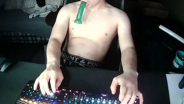 solooboy18 online show from September 2025 08:53:02 PM