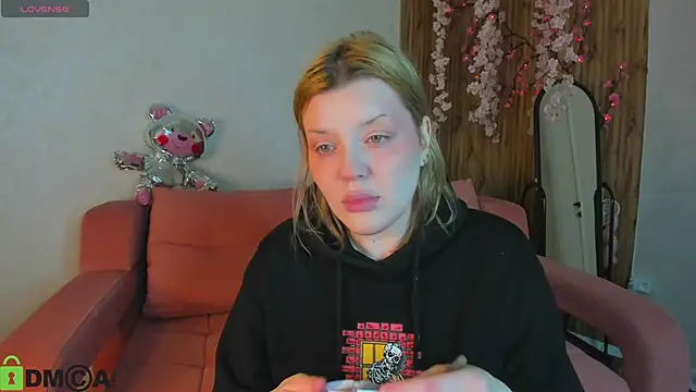 Michele Greenn online show from April 2026 01:03:01 AM