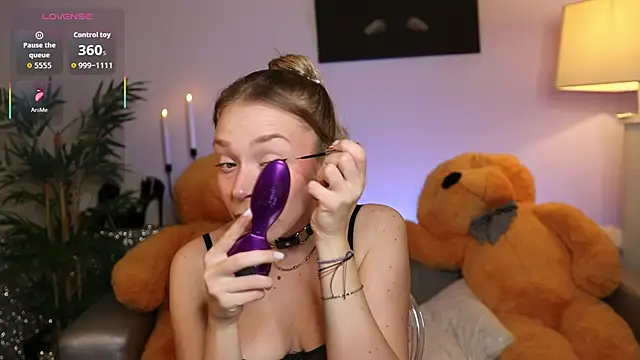 Snapshot of NovaHollisx chatting on November 2025 03:21:02 AM NovaHollisx online show from November 2025 03:21:02 AM