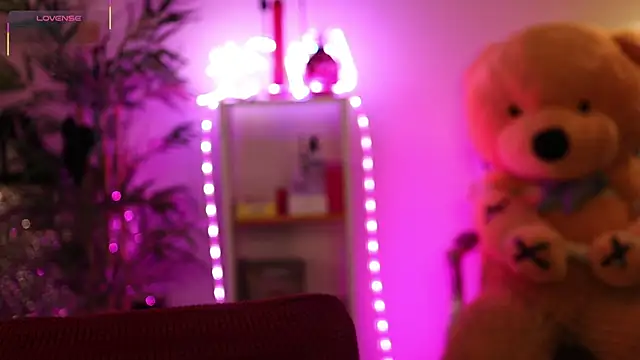 Snapshot of NovaHollisx chatting on April 2026 04:42:01 AM NovaHollisx online show from April 2026 04:42:01 AM