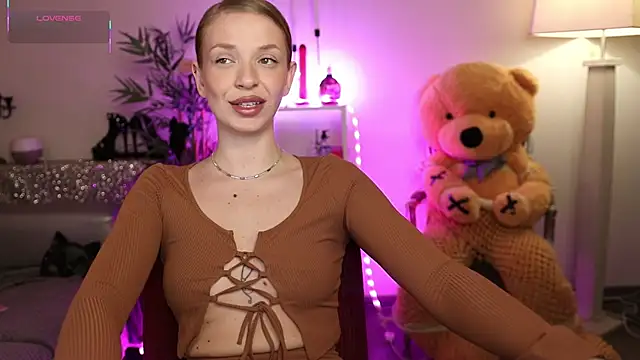 Snapshot of NovaHollisx chatting on April 2026 04:46:01 AM NovaHollisx online show from April 2026 04:46:01 AM