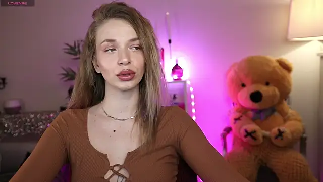 Snapshot of NovaHollisx chatting on April 2026 04:37:01 AM NovaHollisx online show from April 2026 04:37:01 AM