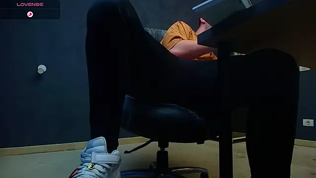 EnzoRace online show from November 2025 06:03:02 AM