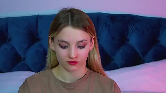 Snapshot of StacyEvances chatting on April 2026 06:05:01 AM StacyEvances online show from April 2026 06:05:01 AM