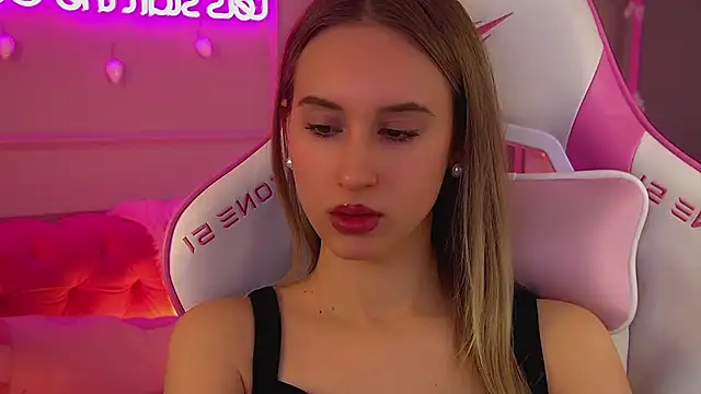 VictoriaHopsons online show from December 2025 06:45:02 PM