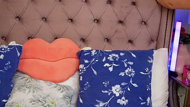 Snapshot of JenniferLovve chatting on March 2026 04:13:02 AM JenniferLovve online show from March 2026 04:13:02 AM