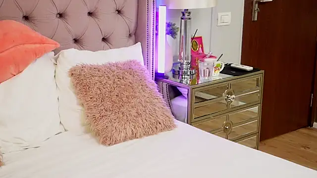 Snapshot of JenniferLovve chatting on April 2026 03:28:01 AM JenniferLovve online show from April 2026 03:28:01 AM