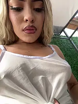 Snapshot of MystiqueXXX chatting on September 2025 01:22:01 PM MystiqueXXX online show from September 2025 01:22:01 PM