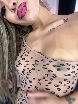 Snapshot of MystiqueXXX chatting on October 2025 01:14:01 PM MystiqueXXX online show from October 2025 01:14:01 PM