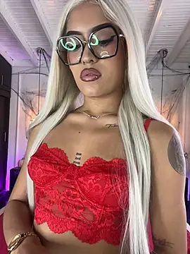 Snapshot of MystiqueXXX chatting on November 2025 01:35:02 PM MystiqueXXX online show from November 2025 01:35:02 PM