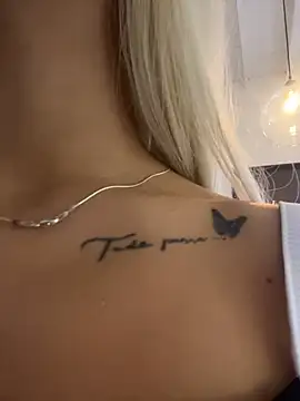 Snapshot of MystiqueXXX chatting on November 2025 01:07:02 PM MystiqueXXX online show from November 2025 01:07:02 PM