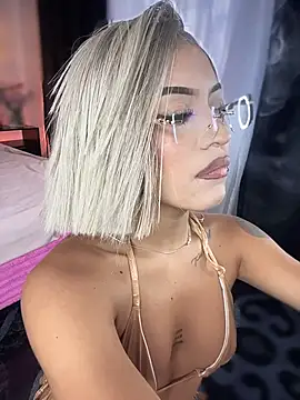 Snapshot of MystiqueXXX chatting on November 2025 01:11:01 PM MystiqueXXX online show from November 2025 01:11:01 PM