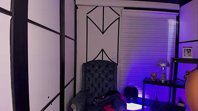 Snapshot of ElaBourn_ chatting on October 2025 02:39:02 PM ElaBourn online show from October 2025 02:39:02 PM