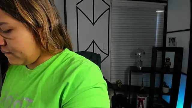 Snapshot of ElaBourn_ chatting on October 2025 01:18:01 PM ElaBourn online show from October 2025 01:18:01 PM