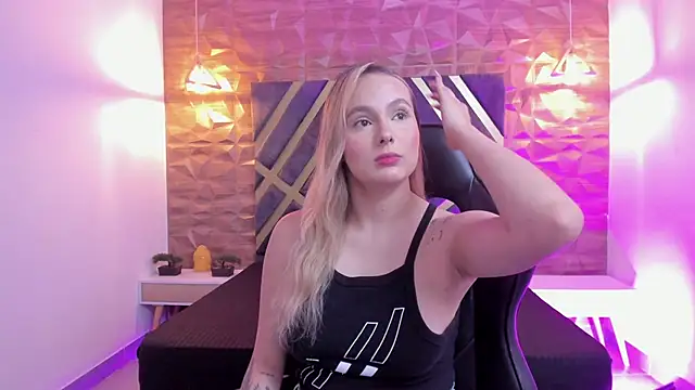 Emmaa white  online show from February 2026 05:18:02 PM