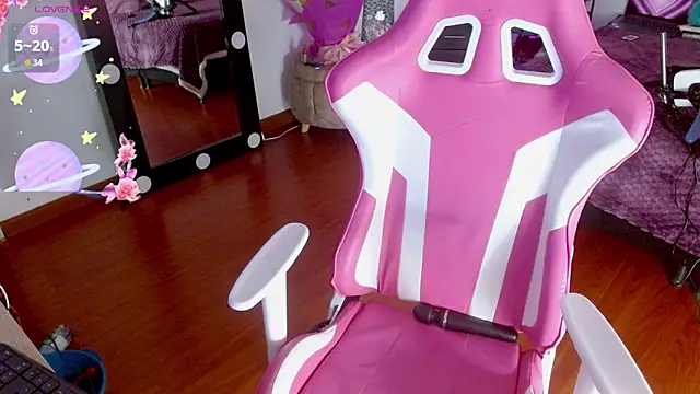 larah uwu online show from September 2025 07:29:01 PM