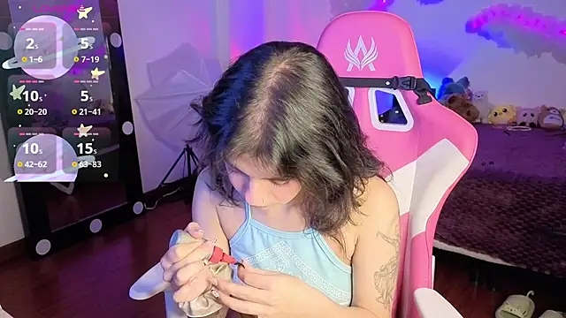 larah uwu online show from November 2025 07:26:02 PM