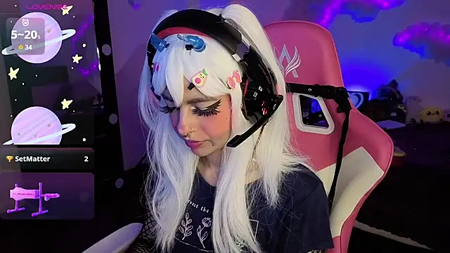 larah uwu online show from December 2025 12:43:02 PM