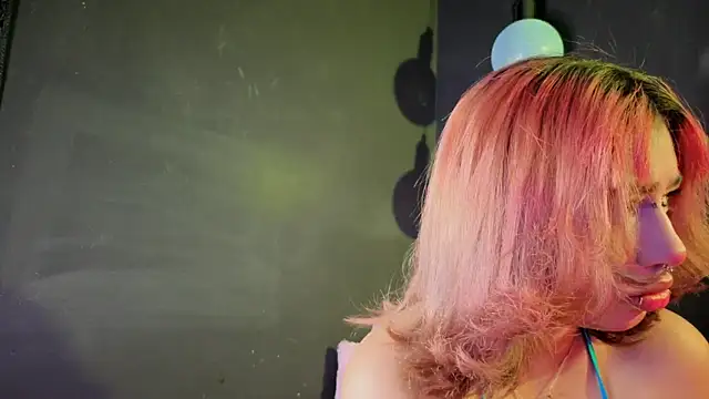 zoelight18 online show from October 2025 10:02:02 AM