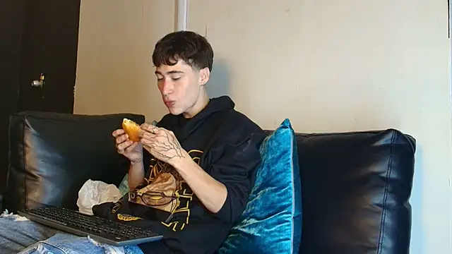  DantFox  online show from November 2025 08:20:01 PM