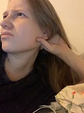 Snapshot of Leya_F chatting on September 2025 07:35:01 PM Leya F online show from September 2025 07:35:01 PM