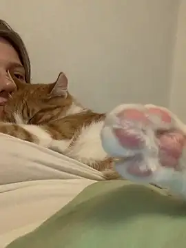 Snapshot of Leya_F chatting on September 2025 06:44:02 PM Leya F online show from September 2025 06:44:02 PM