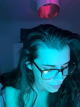 AlitaNova online show from October 2025 09:56:01 PM