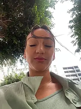 Ninabigtitied online show from December 2025 12:43:01 PM