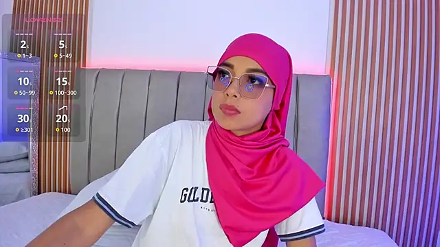 Snapshot of naishaa_ chatting on October 2025 07:00:01 PM naishaa  online show from October 2025 07:00:01 PM