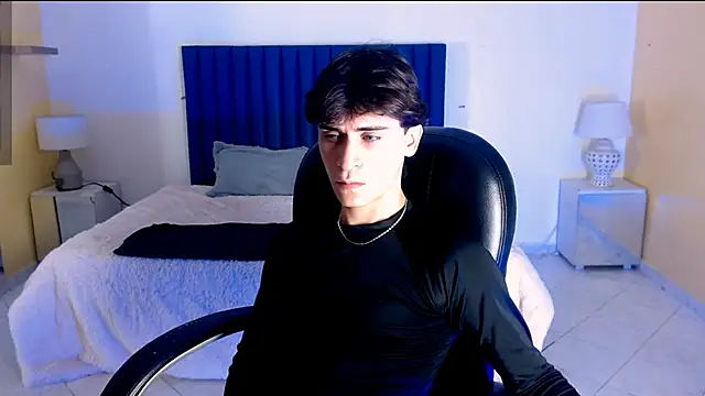 RoberthAlv online show from February 2026 01:51:01 PM