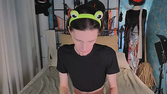 madi snow online show from November 2025 05:21:01 AM