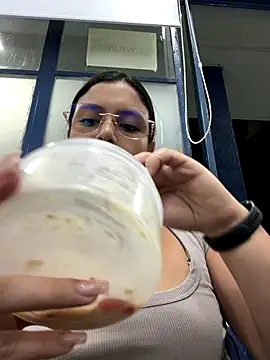 Snapshot of LICEET chatting on October 2025 11:46:01 PM LICEET online show from October 2025 11:46:01 PM