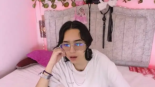 Snapshot of katalinathxandbritney1 chatting on September 2025 05:58:02 PM katalinathxandbritney1 online show from September 2025 05:58:02 PM