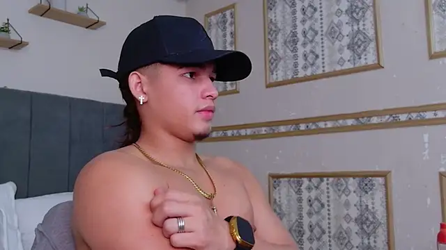 Snapshot of Riky_Strong chatting on November 2025 03:28:02 AM Riky Strong online show from November 2025 03:28:02 AM