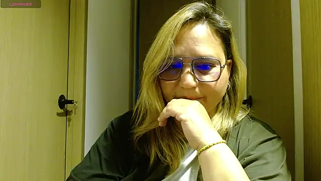 Snapshot of haashkyo chatting on April 2026 04:26:02 AM haashkyo online show from April 2026 04:26:02 AM