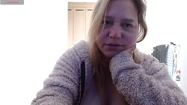 Snapshot of haashkyo chatting on April 2026 01:41:02 PM haashkyo online show from April 2026 01:41:02 PM