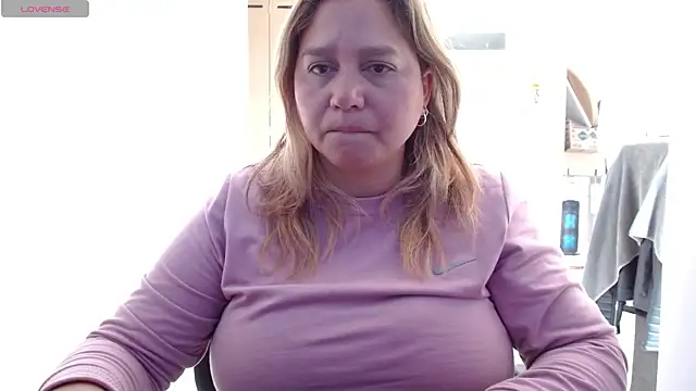 Snapshot of haashkyo chatting on April 2026 03:43:01 PM haashkyo online show from April 2026 03:43:01 PM