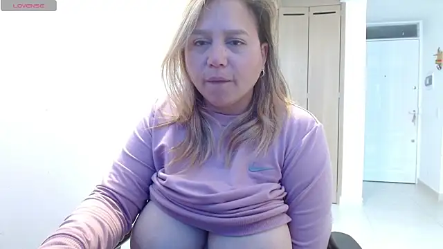 Snapshot of haashkyo chatting on June 2026 03:39:02 PM haashkyo online show from June 2026 03:39:02 PM