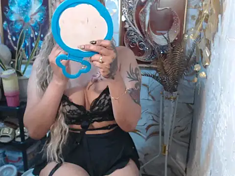 Snapshot of tshot_izzy_88 chatting on October 2025 05:39:01 AM tshot izzy 88 online show from October 2025 05:39:01 AM