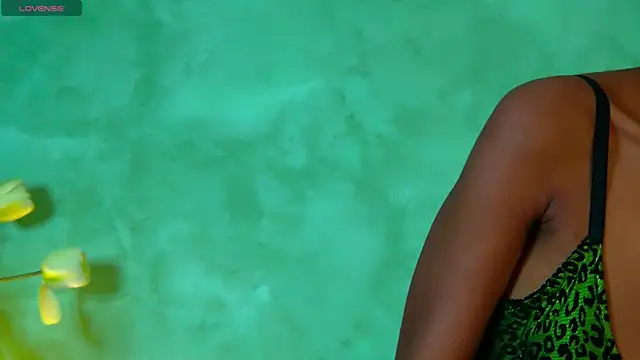 Snapshot of Izzie_Sugar chatting on October 2025 07:03:02 PM Izzie Sugar online show from October 2025 07:03:02 PM