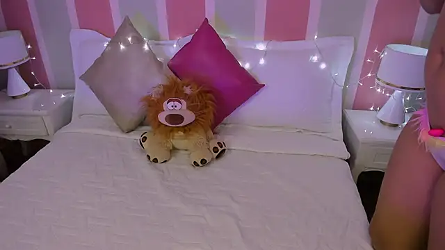 Shaleena  online show from December 2025 08:15:02 PM