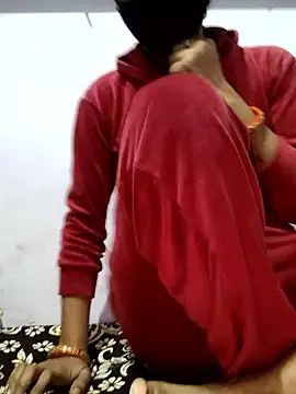 poojam93 online show from November 2025 01:22:02 PM