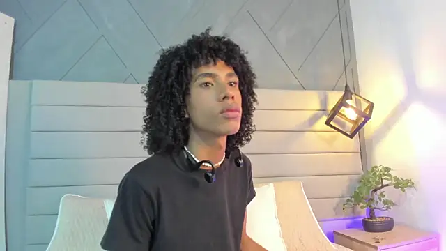 Johan gz  online show from November 2025 07:39:02 PM