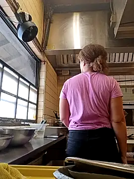 sarahkat86 online show from September 2025 03:33:01 PM