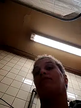 sarahkat86 online show from January 2026 03:38:02 PM