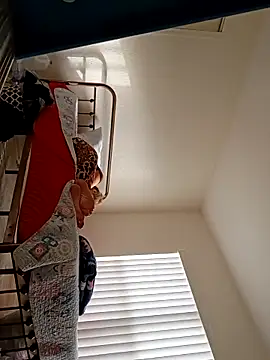 sarahkat86 online show from February 2026 01:31:01 PM