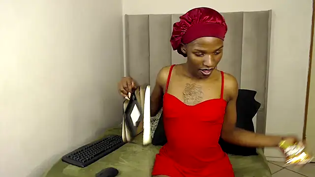 Snapshot of Trans_fairy chatting on November 2025 06:39:01 PM Trans fairy online show from November 2025 06:39:01 PM