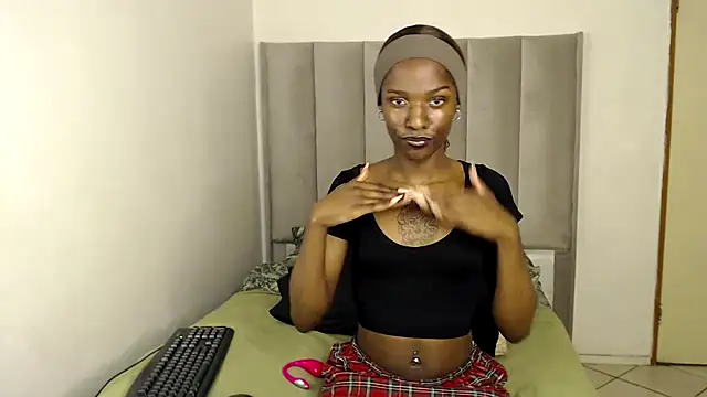 Snapshot of Trans_fairy chatting on November 2025 06:22:02 PM Trans fairy online show from November 2025 06:22:02 PM